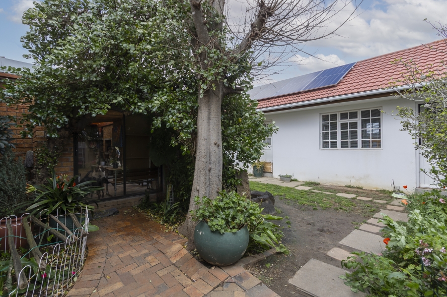6 Bedroom Property for Sale in Morningside Western Cape